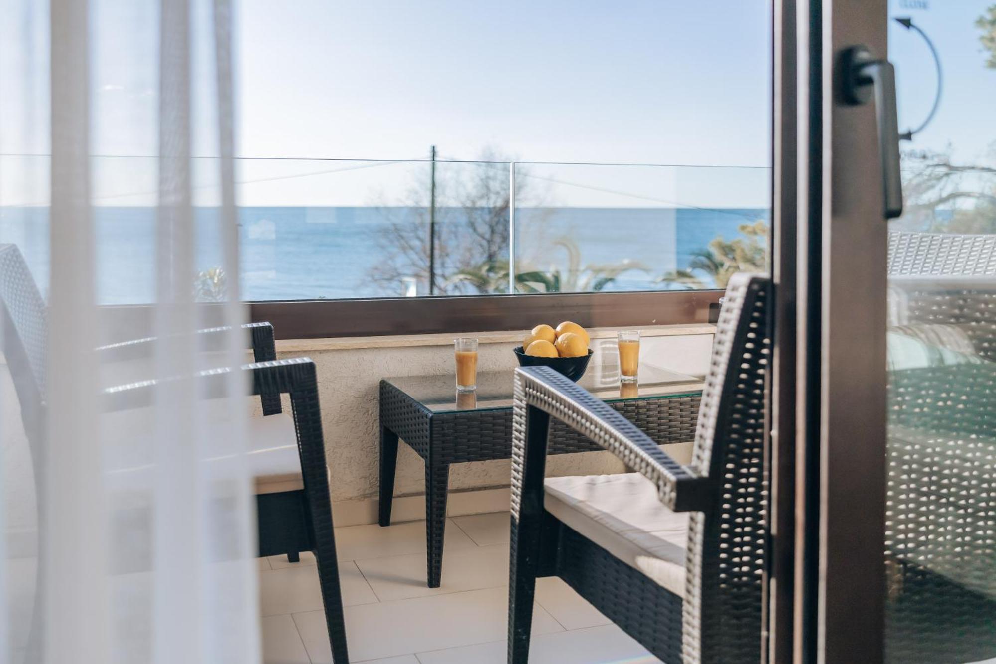 Apartments Kuce Lekovica Beach & Snack Bar- Bistro Cameră foto